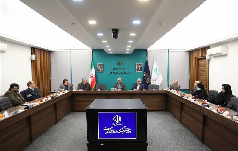 همه جهان، ایران را با ادبیات می‌شناسند